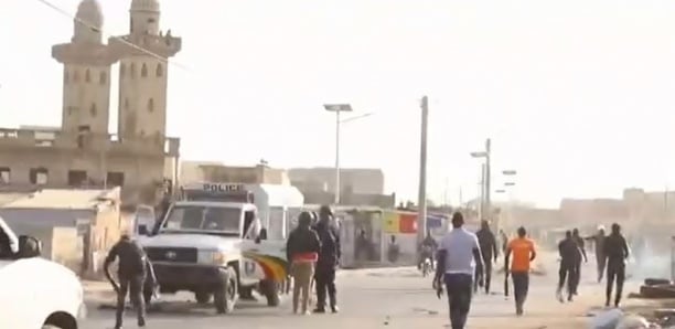 Kaolack : Des affrontements éclatent entre manifestants et forces de l’ordre Kaolack : Des affrontements éclatent entre manifestants et forces de l’ordre