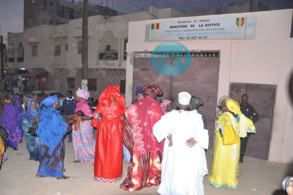 Exclusif - Aïda Ndiongue est sortie de prison (photos) Exclusif - Aïda Ndiongue est sortie de prison (photos)