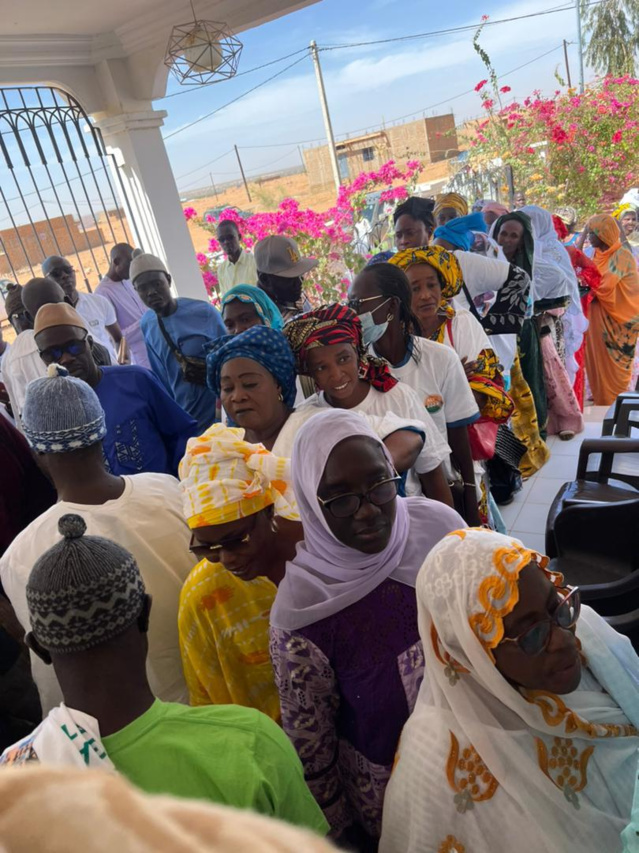 « Deuil électoral » : Ces Sénégalais qui se sont rendus dans les bureaux de vote (photos) « Deuil électoral » : Ces Sénégalais qui se sont rendus dans les bureaux de vote (photos)