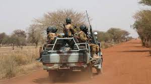 Violences jihadistes : le bilan s’alourdit avec près de 170 victimes en une journée au Burkina Faso Violences jihadistes : le bilan s’alourdit avec près de 170 victimes en une journée au Burkina Faso