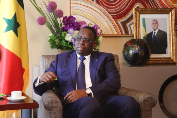 Le Président Macky Sall: "Le Sénégal n'a pas de difficultés majeures (...) Nous allons lancer un train électrique qui va relier la ville de Dakar et le nouvel aéroport (...)" Le Président Macky Sall: "Le Sénégal n'a pas de difficultés majeures (...) Nous allons lancer un train électrique qui va relier la ville de Dakar et le nouvel aéroport (...)"