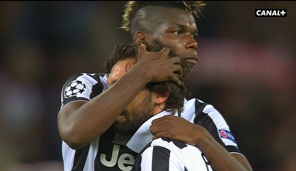 Quelle image ! Paul Pogba qui réconforte Andrea Pirlo Quelle image ! Paul Pogba qui réconforte Andrea Pirlo