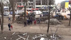 Des familles évacuées près de Kharkiv alors que les bombardements russes s'intensifient Des familles évacuées près de Kharkiv alors que les bombardements russes s'intensifient