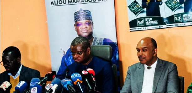 Ambiance de campagne : Des "tama" et des "sabar" à la conférence de presse du PUR Ambiance de campagne : Des "tama" et des "sabar" à la conférence de presse du PUR