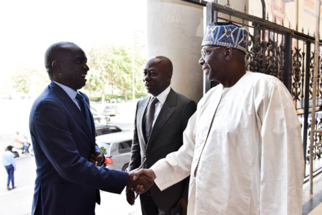 Présidentielle 2024: Moustapha Bâ signe, au nom du candidat Amadou Bâ, la charte des priorités et d'engagements du Secteur privé national Présidentielle 2024: Moustapha Bâ signe, au nom du candidat Amadou Bâ, la charte des priorités et d'engagements du Secteur privé national