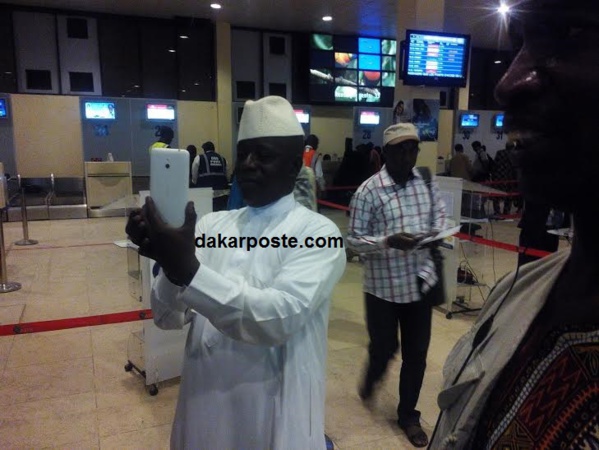 Arrêt sur image: L'humoriste Samba Sine alias "Kouhia" à son arrivée ce week-end à Paris! Arrêt sur image: L'humoriste Samba Sine alias "Kouhia" à son arrivée ce week-end à Paris!