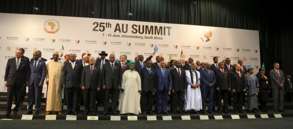 En sa qualité de Président en exercice de la CEDEAO : Macky Sall décline son rapport En sa qualité de Président en exercice de la CEDEAO : Macky Sall décline son rapport