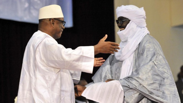 Accord de paix au Mali: scènes de fraternisation entre anciens ennemis Accord de paix au Mali: scènes de fraternisation entre anciens ennemis