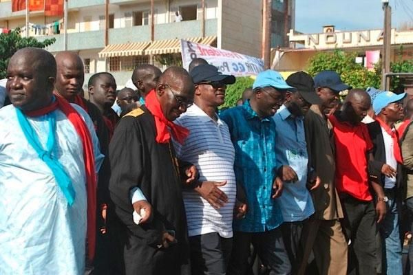 "Comment peut-on prétendre respecter ses concitoyens lorsqu’on leur chante sur tous les tons que le Sénégal va émerger alors  (...)" dixit Decroix et Co