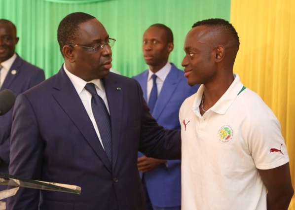 Le chef de l'Etat reçoit les  lionceaux du football   Et, Macky d'allonger 5 millions cfa à chaque joueur et encadreur