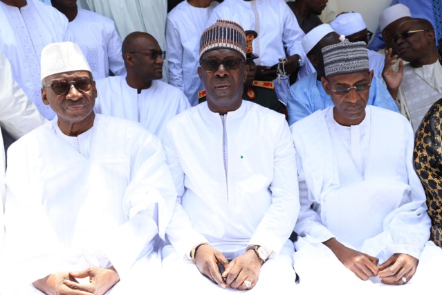 L' ex premier ministre Mohamed Dione reçoit les éloges de la nation Sénégalaise (IMAGES DE LA LEVÉE DU CORPS) L' ex premier ministre Mohamed Dione reçoit les éloges de la nation Sénégalaise (IMAGES DE LA LEVÉE DU CORPS)