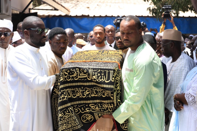 L' ex premier ministre Mohamed  Dione reçoit les éloges de la nation Sénégalaise (IMAGES DE LA LEVÉE DU CORPS)