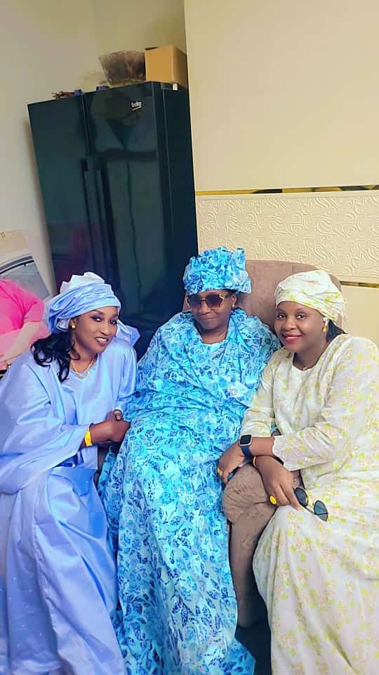 Sokhna Oumou Kalsoum Sy a marqué le Ramadan par son altruisme (IMAGES) Sokhna Oumou Kalsoum Sy a marqué le Ramadan par son altruisme (IMAGES)