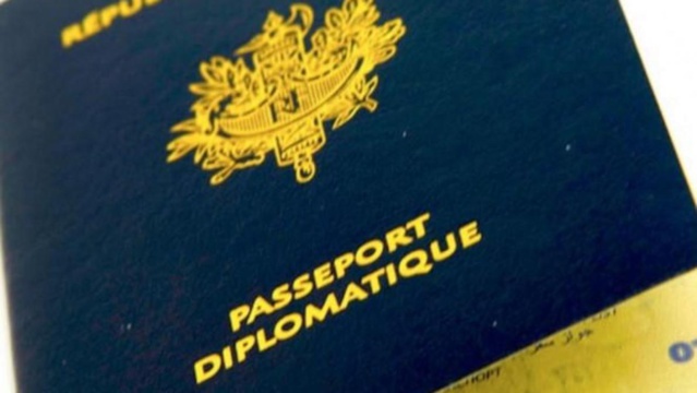 Les passeports diplomatiques des ministres de Macky bloqués Les passeports diplomatiques des ministres de Macky bloqués
