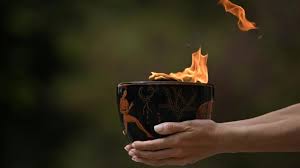 La flamme des JO de Paris s'est allumée à Olympie La flamme des JO de Paris s'est allumée à Olympie