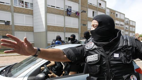 Attentat en Isère: le scénario se précise au lendemain de l'attaque Attentat en Isère: le scénario se précise au lendemain de l'attaque