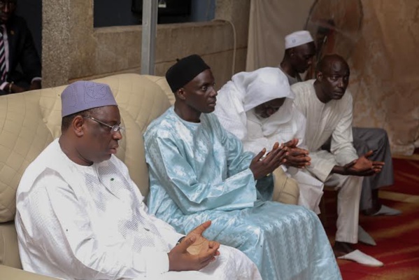 Le Président Macky Sall à Tiavaouane Diacksao et aux Mamelles pour... Le Président Macky Sall à Tiavaouane Diacksao et aux Mamelles pour...