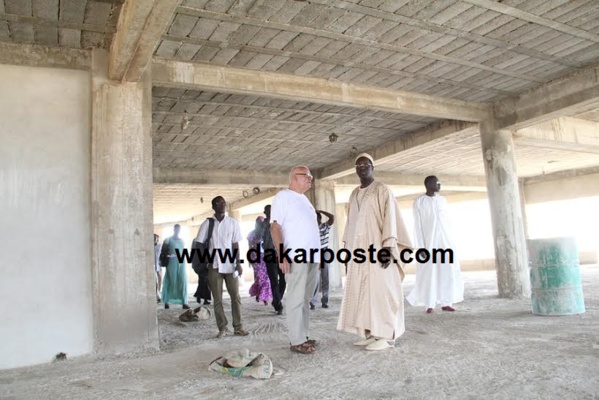 Les images de la visite du Dg de l'ARTP sur le site des deux immeubles encore en chantier