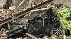 Frappes mortelles russes sur le centre de l'Ukraine, Kyiv affirme avoir abattu un bombardier russe Frappes mortelles russes sur le centre de l'Ukraine, Kyiv affirme avoir abattu un bombardier russe