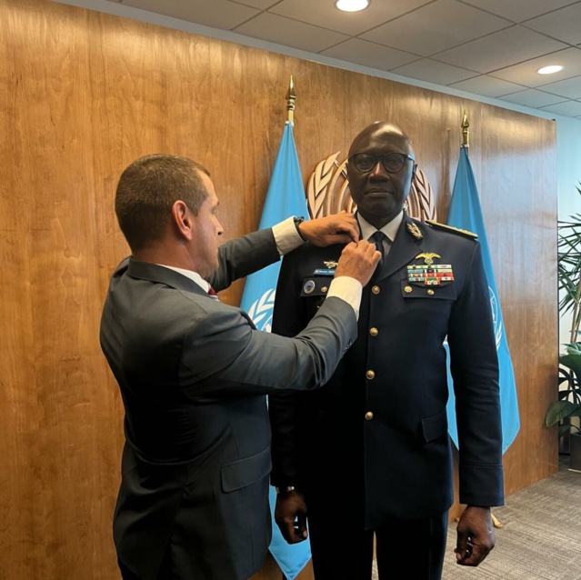 SÉNÉGAL: LE GÉNÉRAL BIRAME DIOP, MINISTRE DES FORCES ARMÉES, DÉCORÉ PAR LES NATIONS UNIS!