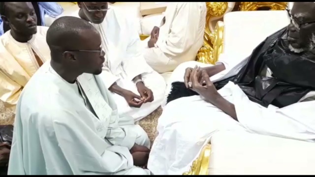 Le Premier ministre Ousmane Sonko rend visite au khalif des mourides Serigne Mountakha Mbacké