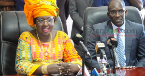 Ministère du tourisme et des transports aériens: Abdoulaye Diouf Sarr passe le témoin à Maïmouna Ndoye Seck Ministère du tourisme et des transports aériens: Abdoulaye Diouf Sarr passe le témoin à Maïmouna Ndoye Seck