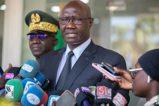 LE GENERAL BIRAME DIOP INSISTE SUR LA NECESSITE DE REVISITER LE CONCEPT ARMEE-NATION LE GENERAL BIRAME DIOP INSISTE SUR LA NECESSITE DE REVISITER LE CONCEPT ARMEE-NATION