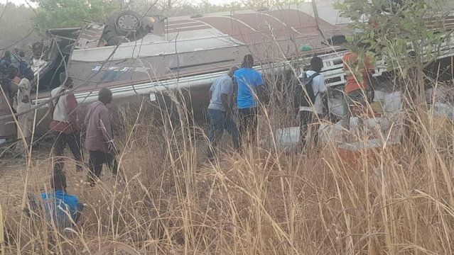 Après l'accident mortel , l'élan de solidarité s'organise à Koungheul...Le ministre de l'Intérieur et son collègue des Transports au chevet des victimes