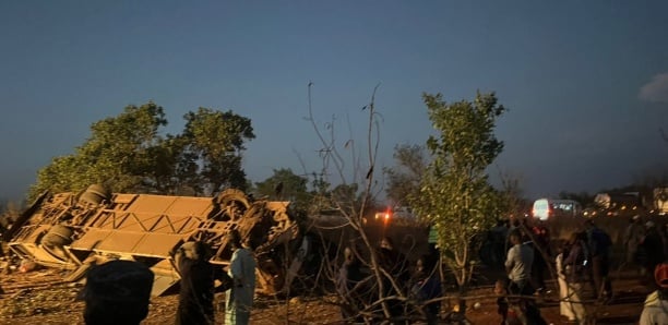 EL MALICK NDIAYE ÉTAIT SUR LES LIEUX DU DRAME CE JEUDI APRÈS LE RENVERSEMENT D’UN BUS QUI A CAUSÉ 14 MORTS EL MALICK NDIAYE ÉTAIT SUR LES LIEUX DU DRAME CE JEUDI APRÈS LE RENVERSEMENT D’UN BUS QUI A CAUSÉ 14 MORTS