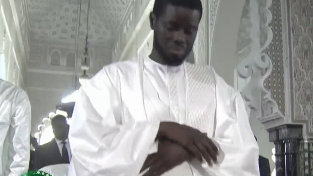Le Président Bassirou Diomaye Faye a effectué la prière du vendredi à la Grande mosquée Omarienne