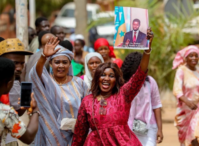 Bissau déroule le tapis pour le chef de l'Etat Sénégalais Bassirou Diomaye Faye (IMAGES) Bissau déroule le tapis pour le chef de l'Etat Sénégalais Bassirou Diomaye Faye (IMAGES)