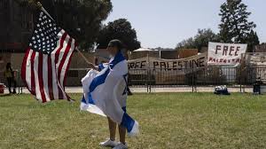 États-Unis : affrontements entre pro-palestiniens et pro-israéliens sur le campus d'UCLA États-Unis : affrontements entre pro-palestiniens et pro-israéliens sur le campus d'UCLA