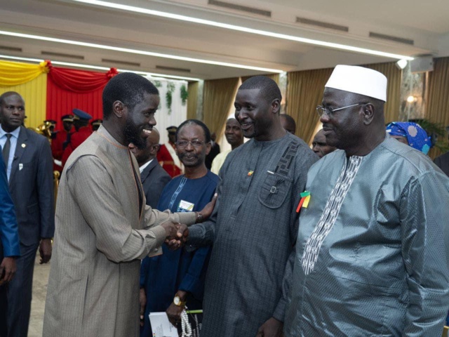 REMISE DES CAHIERS DE DOLÉANCES | LE CHEF DE L’ETAT PRÔNE LA CONCERTATION REMISE DES CAHIERS DE DOLÉANCES | LE CHEF DE L’ETAT PRÔNE LA CONCERTATION