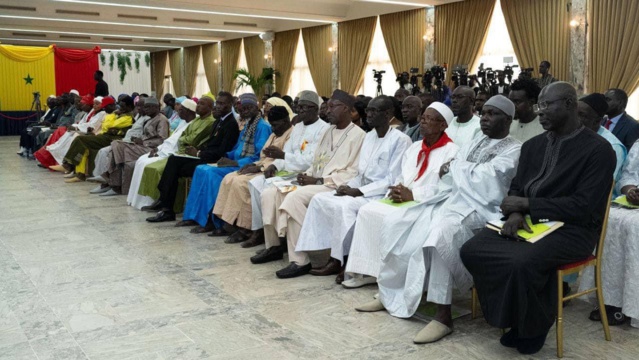 REMISE DES CAHIERS DE DOLÉANCES | LE CHEF DE L’ETAT PRÔNE LA CONCERTATION REMISE DES CAHIERS DE DOLÉANCES | LE CHEF DE L’ETAT PRÔNE LA CONCERTATION