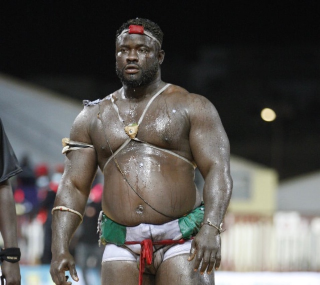 Lamb : L’inoxydable Eumeu Sène vient à bout de Sa Thiès et devient le bourreau incontesté de Guédiawaye ! Lamb : L’inoxydable Eumeu Sène vient à bout de Sa Thiès et devient le bourreau incontesté de Guédiawaye !