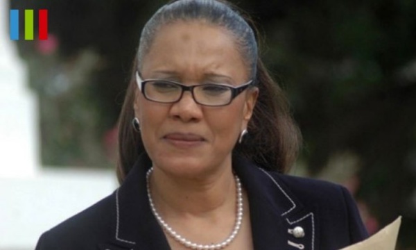 Mme Mbaye, l’ancienne assistante de Wade, avait promit de  parler, mais... Mme Mbaye, l’ancienne assistante de Wade, avait promit de  parler, mais...