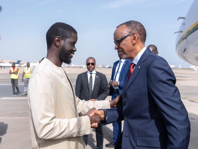 LE PRÉSIDENT RWANDAIS PAUL KAGAME À DAKAR POUR UNE VISITE DE 48H LE PRÉSIDENT RWANDAIS PAUL KAGAME À DAKAR POUR UNE VISITE DE 48H