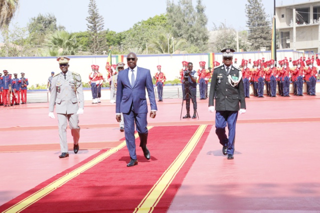LE NOUVEAU HAUT COMMANDANT DE LA GENDARMERIE INSTALLÉ DANS SES FONCTIONS LE NOUVEAU HAUT COMMANDANT DE LA GENDARMERIE INSTALLÉ DANS SES FONCTIONS