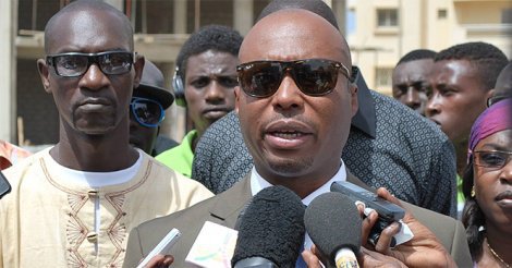 Affaire des panneaux détruits: 20 agences réclament 700 millions à Barthélémy Dias Affaire des panneaux détruits: 20 agences réclament 700 millions à Barthélémy Dias