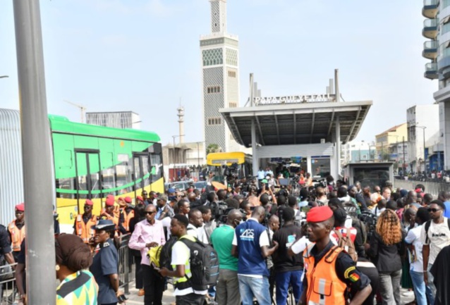 Voyage inaugural à bord du Bus Transit Rapid (BRT) : Les usagers partagés entre confort, sécurité et cherté des billets Voyage inaugural à bord du Bus Transit Rapid (BRT) : Les usagers partagés entre confort, sécurité et cherté des billets