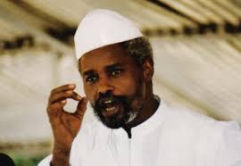 Habré traite de "vaches", "traitres", "c'est le procès de l'impérialisme et du colonialisme. C'est de la mascarade" Habré traite de "vaches", "traitres", "c'est le procès de l'impérialisme et du colonialisme. C'est de la mascarade"