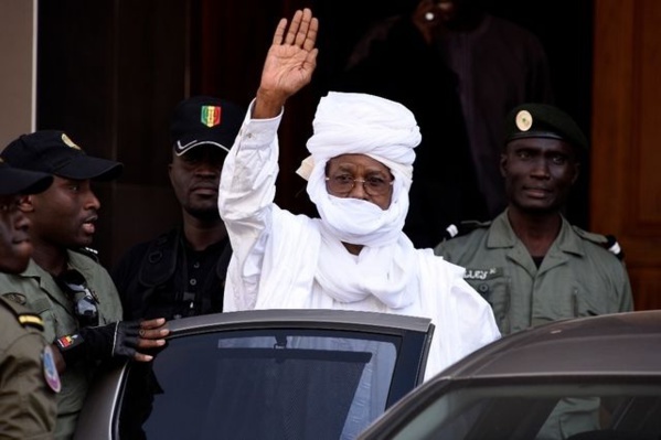 Habré attrait de force devant le prétoire