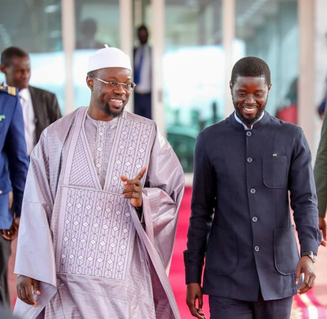 LE CHEF DE L’ETAT A QUITTÉ DAKAR POUR DES VISITES D’AMITIÉ ET DE TRAVAIL À PRAIA ET CONAKRY LE CHEF DE L’ETAT A QUITTÉ DAKAR POUR DES VISITES D’AMITIÉ ET DE TRAVAIL À PRAIA ET CONAKRY