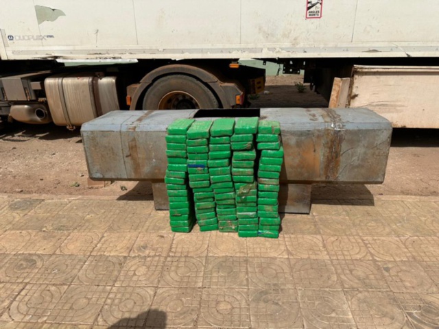 Nouvelle saisie de cocaïne à Koumpentoum: 228 plaquettes de cocaïne découvertes dans un camion d'une contrevaleur de plus de 21 milliards Fcfa Nouvelle saisie de cocaïne à Koumpentoum: 228 plaquettes de cocaïne découvertes dans un camion d'une contrevaleur de plus de 21 milliards Fcfa
