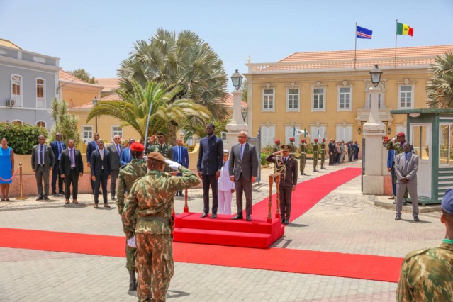 Découvrez les images de l’arrivée du président Bassirou Diomaye Faye à Praia, au Cabo Verde Découvrez les images de l’arrivée du président Bassirou Diomaye Faye à Praia, au Cabo Verde