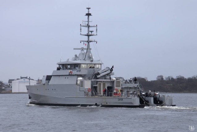 LA MARINE SÉNÉGALAISE ACCUEILLE LE PATROUILLEUR LANCE-MISSILES « CAYOR » LA MARINE SÉNÉGALAISE ACCUEILLE LE PATROUILLEUR LANCE-MISSILES « CAYOR »