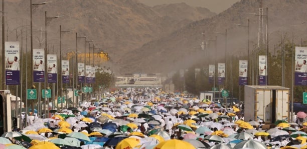 Hajj: marée de fidèles au mont Arafat sous une chaleur extrême Hajj: marée de fidèles au mont Arafat sous une chaleur extrême