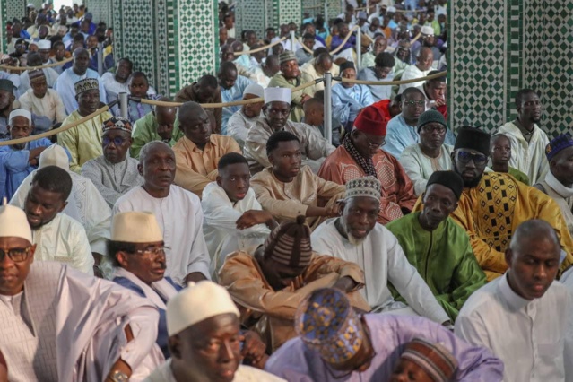 Le Président de la République, SEM Bassirou Diomaye Faye, a effectué la prière de la Tabaski à la grande mosquée de Dakar (IMAGES EXCLUSIVES) Le Président de la République, SEM Bassirou Diomaye Faye, a effectué la prière de la Tabaski à la grande mosquée de Dakar (IMAGES EXCLUSIVES)
