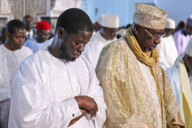Le Président de la République, SEM Bassirou Diomaye Faye, a effectué la prière de la Tabaski à la grande mosquée de Dakar (IMAGES EXCLUSIVES) Le Président de la République, SEM Bassirou Diomaye Faye, a effectué la prière de la Tabaski à la grande mosquée de Dakar (IMAGES EXCLUSIVES)