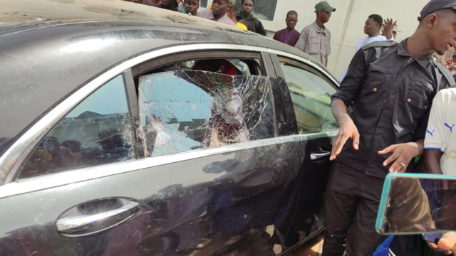 Revenant de la prière d'Aïd El Kébir, le convoi du Khalife général de Madina Gounass, Thierno Elhadji Ahmadou Tidiane Ba, attaqué...Un décès et plusieurs blessés à déplorer... Revenant de la prière d'Aïd El Kébir, le convoi du Khalife général de Madina Gounass, Thierno Elhadji Ahmadou Tidiane Ba, attaqué...Un décès et plusieurs blessés à déplorer...